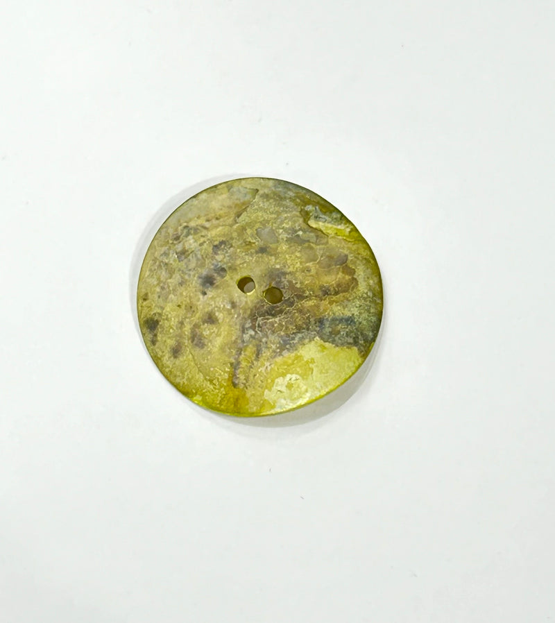 Italian Natural Shell 1.5" Chartreuse Button 60L 38MM